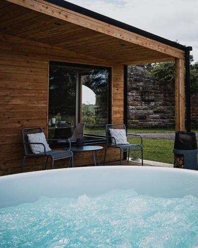 Off the Track Scotland Luxury Lodge — 4-Star Luxury Hotel in Crail, United Kingdom