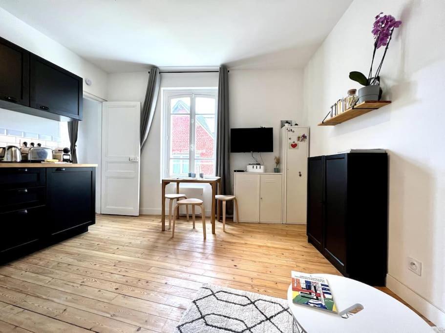 Le Cocon Superbe T2 200m de la Plage Deauville in Deauville, France