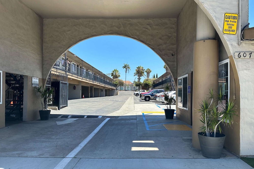 Rodeway Inn National City San Diego South — hotel in National City