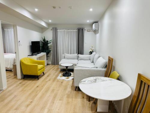 Otahuhu Town Centre Brand New Apartment 8B — 4-Star Luxury Hotel in Auckland, New Zealand