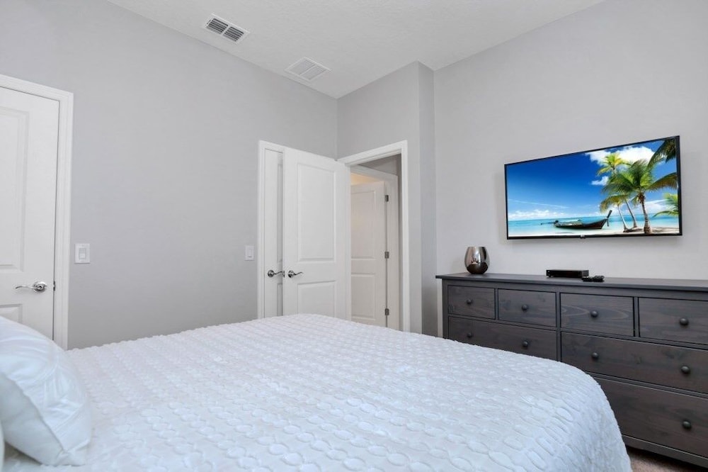 5 Bed With Fantastic Game Room In Fun Resort 5 Bedroom Townhouse by RedAwning - photo 5