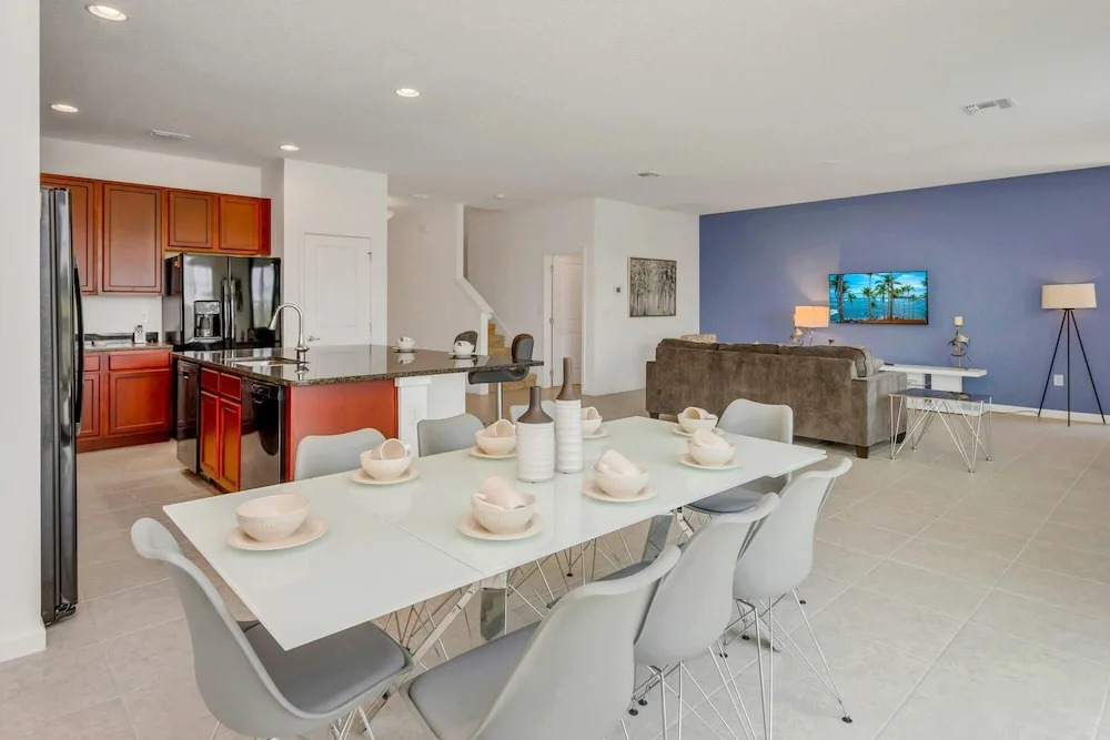 8BR Resort Mansion w Pool Games Room BBQ - photo 20
