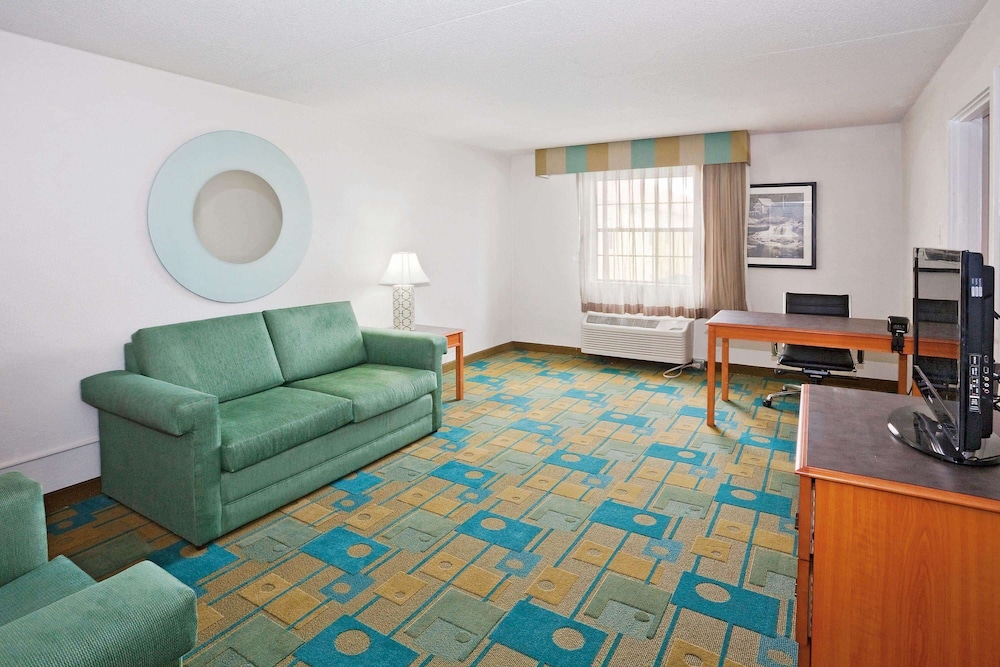 La Quinta Inn Merrillville - photo 36
