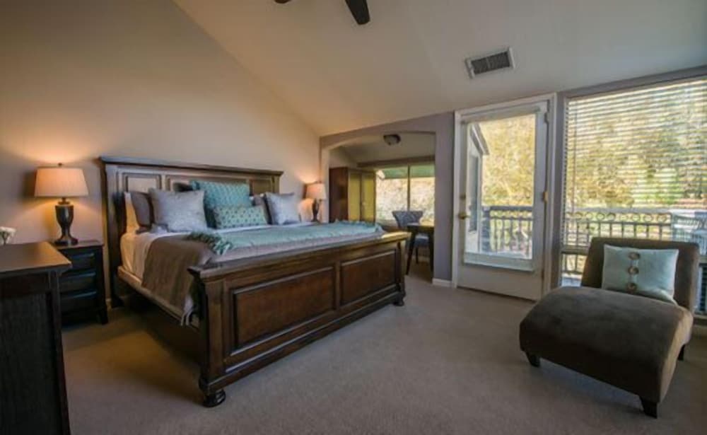 The Inn Above Oak Creek - photo 7