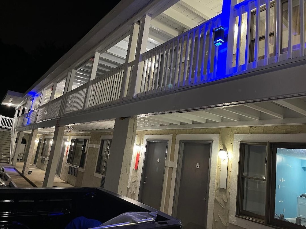 Point Pleasant Inn - photo 20