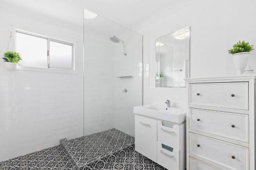 Pebble Cottage — 4-Star Luxury Hotel in Beachmere, Australia