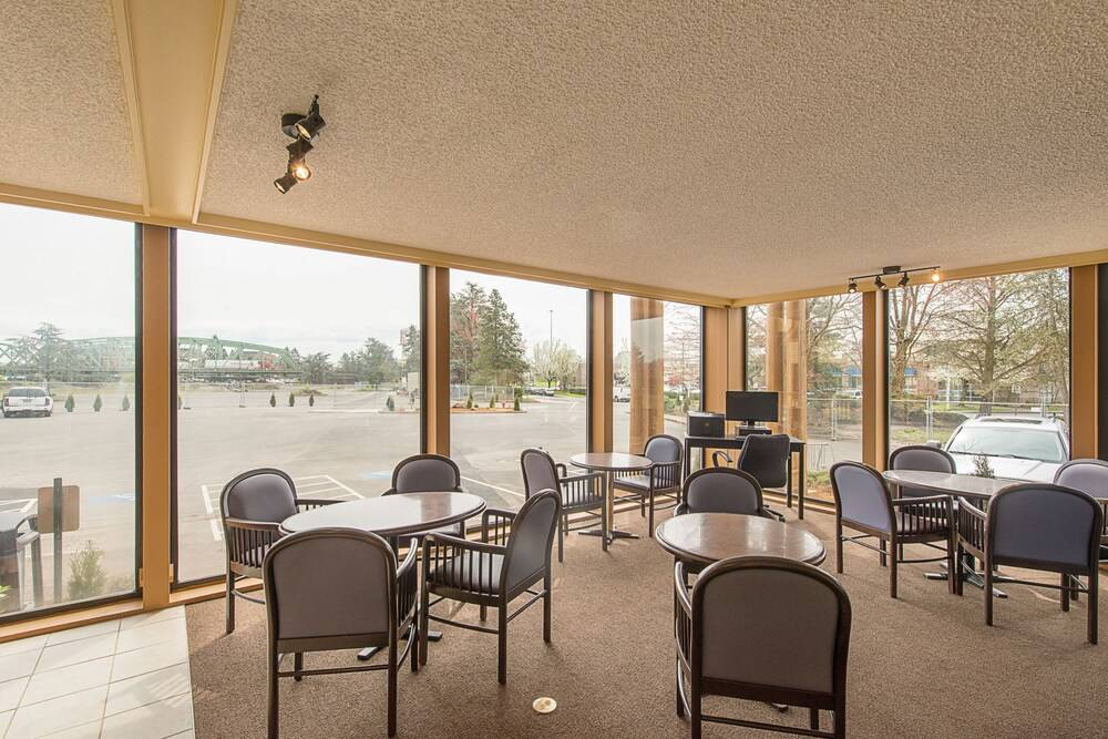 Rodeway Inn & Suites Portland Jantzen Beach - photo 35