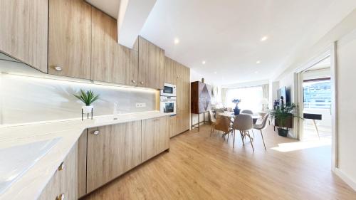Miramar Luxurious flat 3 double rooms free parking terrace completely new — 4-Star Luxury Hotel in San Sebastian, Spain