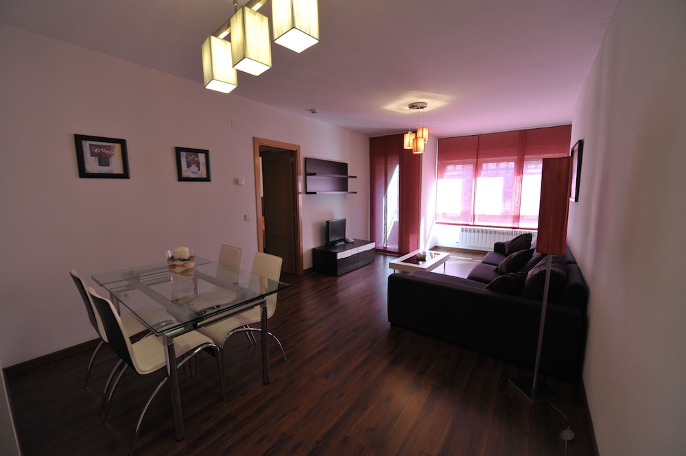 Apartamentos Turisticos Veladiez 4021535 — La Lastrilla