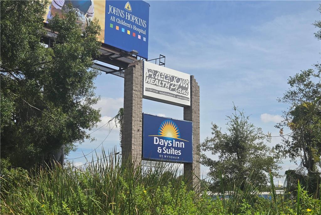 Days Inn & Suites by Wyndham Tampa Raymond James Stadium - photo 66