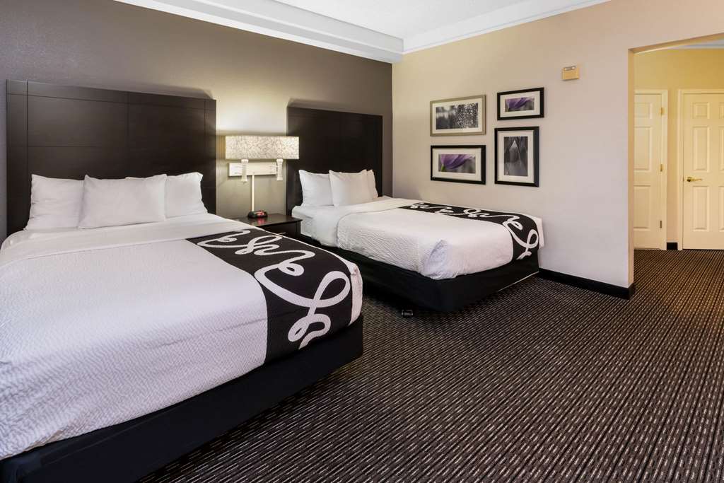 La Quinta Inn & Suites by Wyndham Mesa Superstition Springs - photo 25