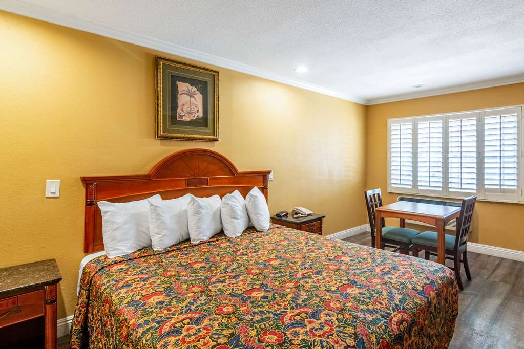 Rodeway Inn Artesia Cerritos - photo 11