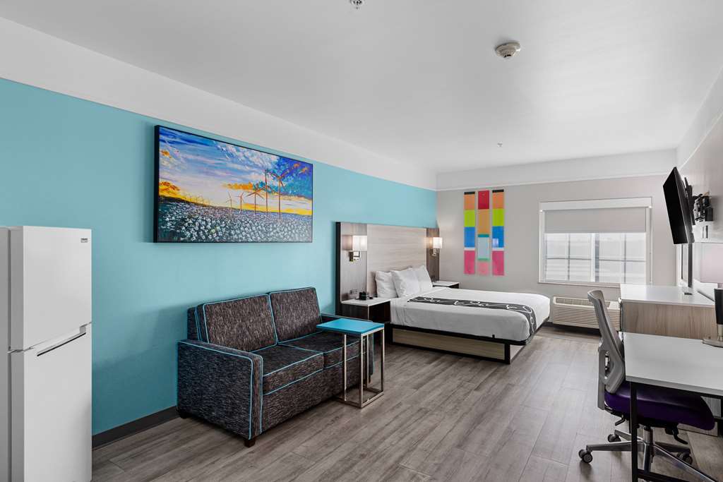 La Quinta Inn & Suites by Wyndham Raymondville - photo 76