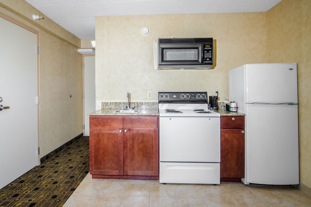 Quality Inn & Suites Coldwater near I 69 - photo 15