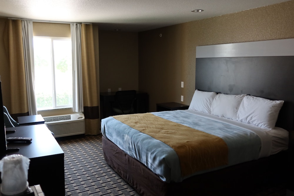 West Worth Inn and Suites - photo 9