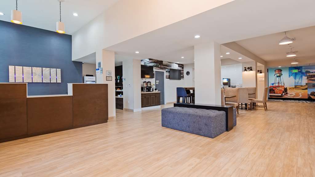 Best Western Plus New Barstow Inn & Suites - photo 2