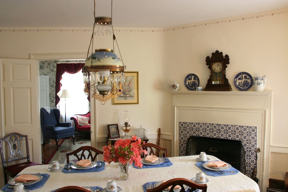 Hickory Bridge Farm Restaurant - photo 21