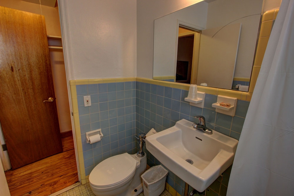 Geneva Hotel - photo 24