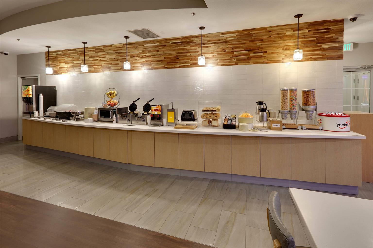 La Quinta Inn & Suites by Wyndham Dallas Love Field - photo 29