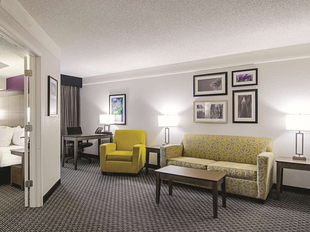 La Quinta Inn & Suites by Wyndham Denver Airport DIA - photo 36