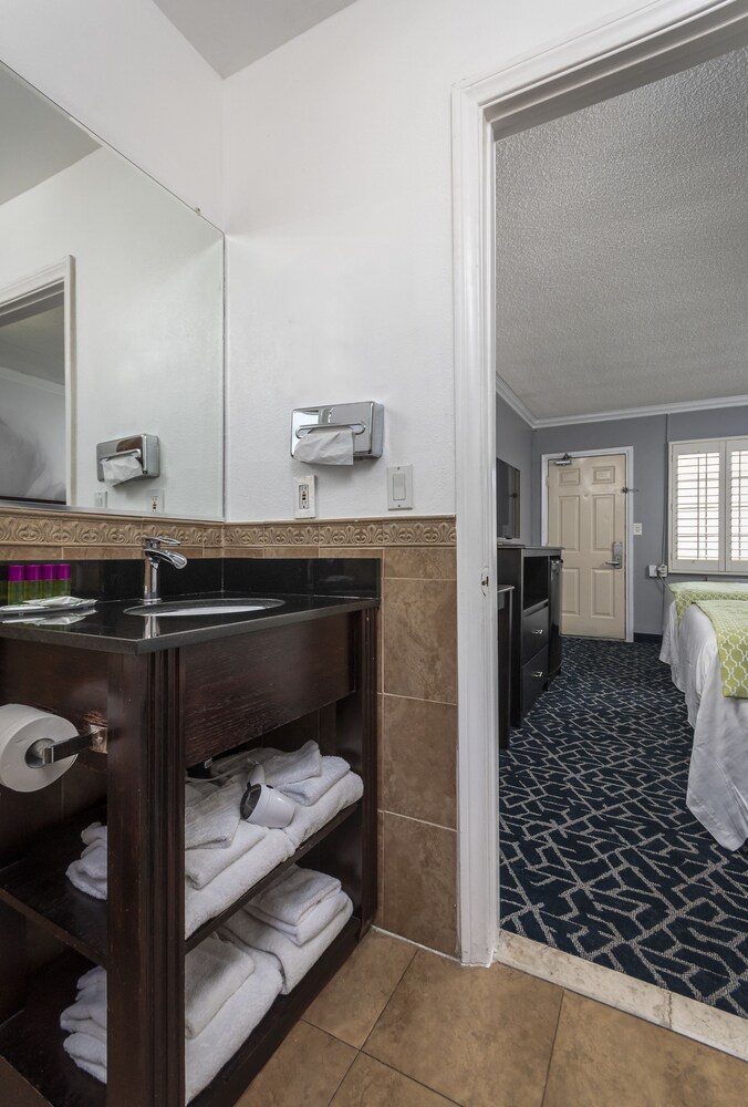 Dusk Hotel Hollywood - photo 4