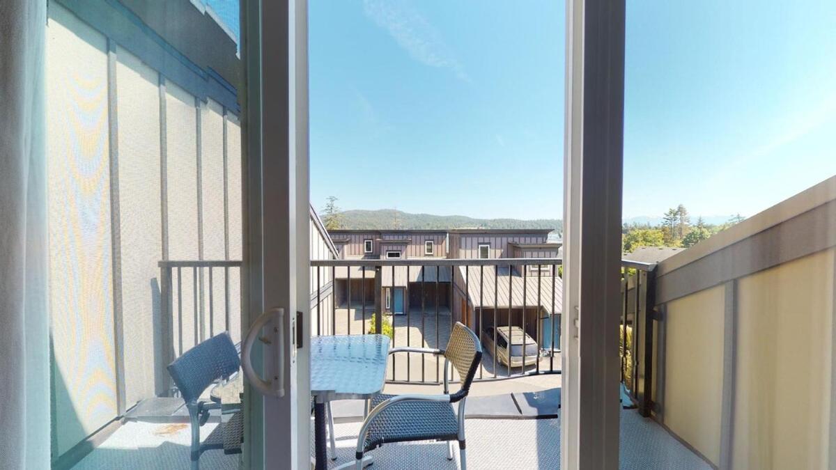 Sooke Harbour Getaway — 4-Star Luxury Hotel in Sooke, Canada