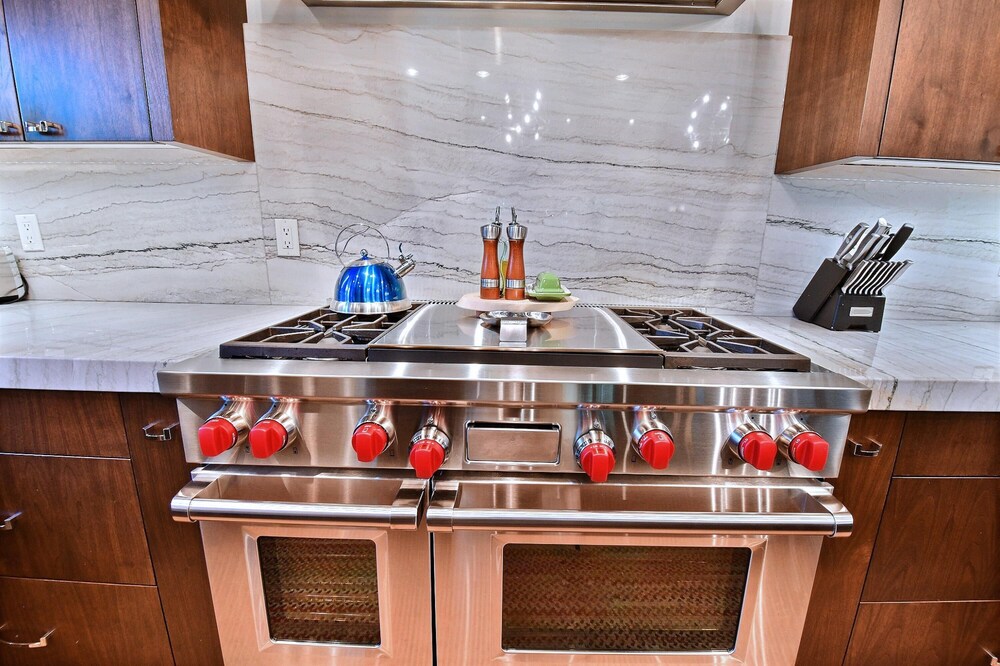 Chic Colony Ski in Ski Out Villa Direct Access to Adventures at Park City Resort Hot Tub Gym - photo 11