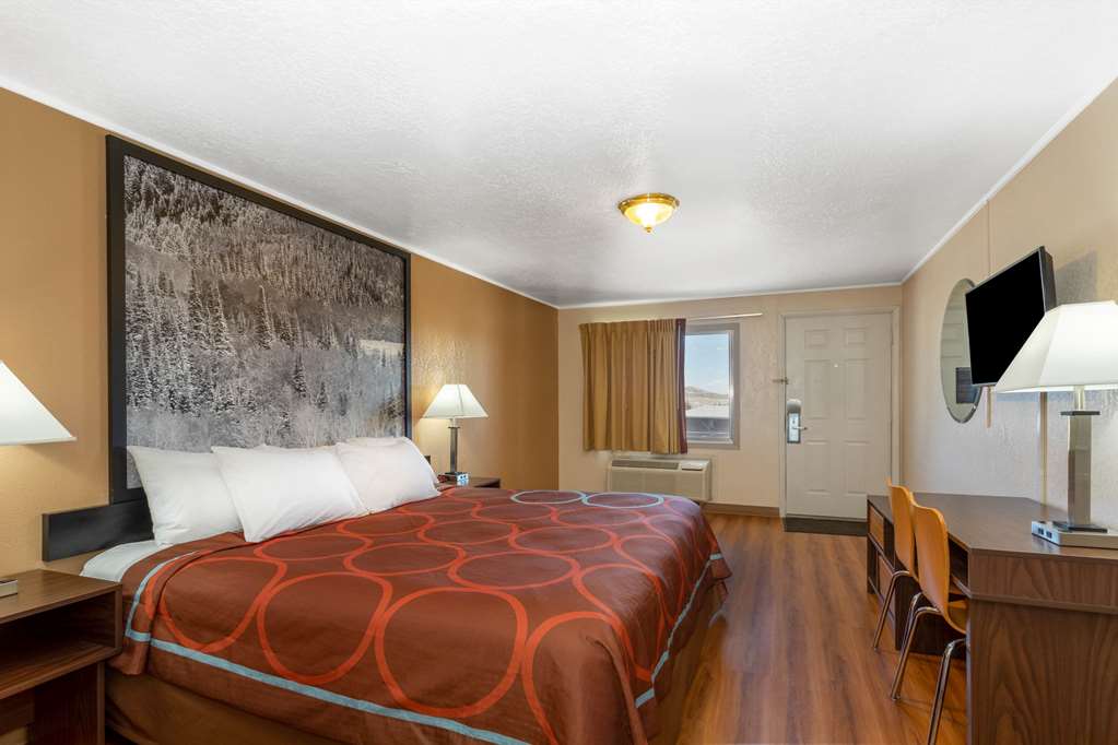 Super 8 by Wyndham Evanston - photo 18