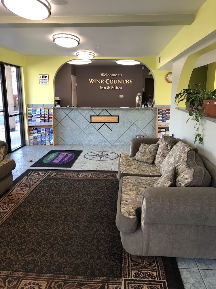 Cloverdale Wine Country Inn & Suites - photo 43