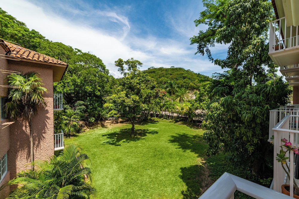 Hotel Castillo Huatulco & Beach Club