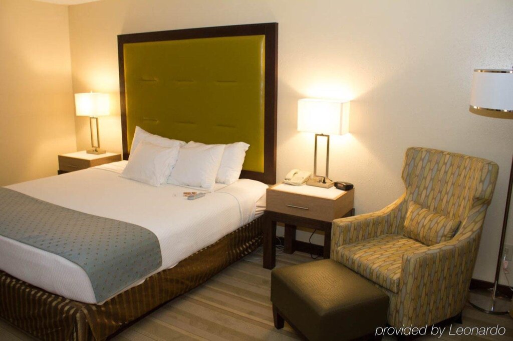 Wyndham Garden Huntsville Airport - photo 9