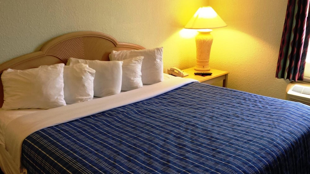 Cocoa Beach Suites - photo 19