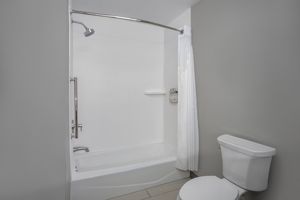 Holiday Inn Express Hotel & Suites Clinton by IHG - photo 27