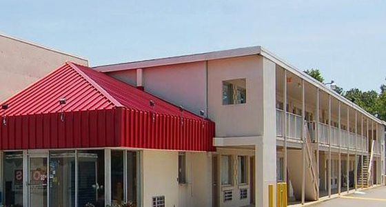Econo Lodge Near Chippenham Hospital - photo 3