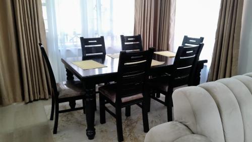 Azania cozy Units 5 minutes to Sarit Centre