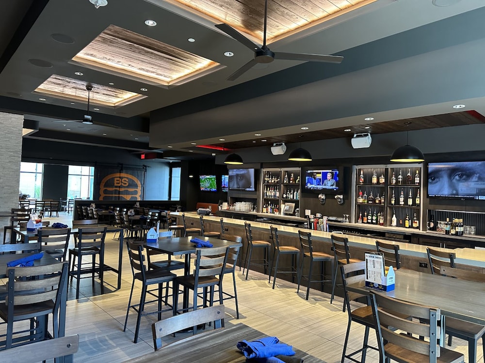 Embassy Suites by Hilton Kansas City Olathe - photo 34
