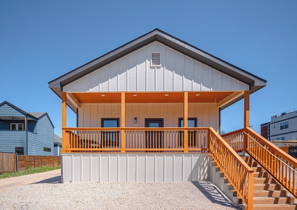 3br 2ba Cityscape Haven With Panoramic Tower View in San Antonio, United States