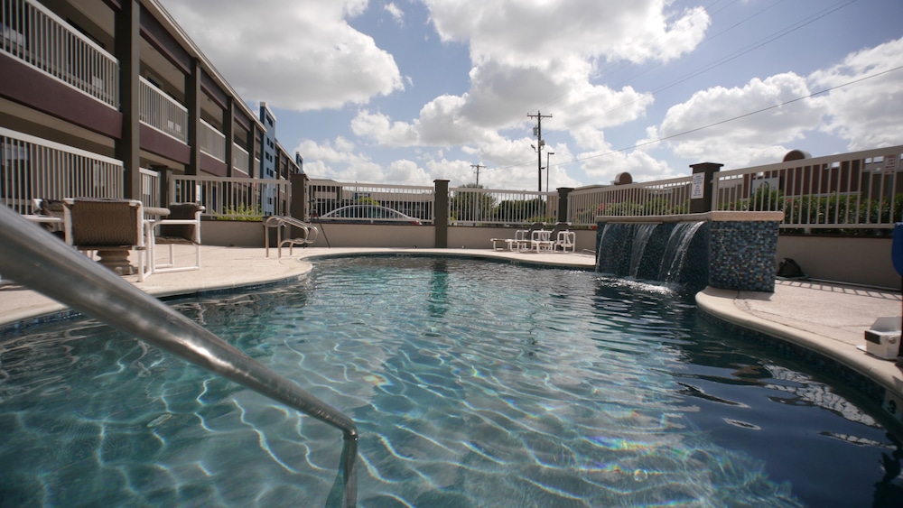 Texas Inn Airport McAllen - photo 34