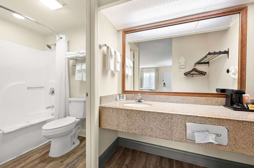 Quality Inn Pelham I 65 exit 246 - photo 11