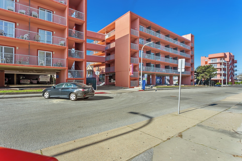 Americana Motor Inn Oceanfront - photo 27