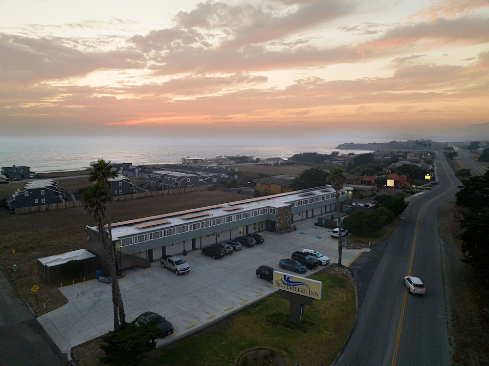 Sea Breeze Inn - carbon neutral hotel in Cambria