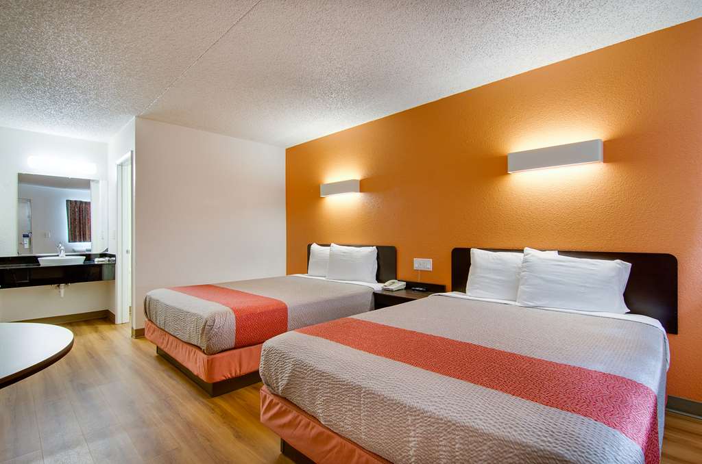 Motel 6 Salina KS - photo 19