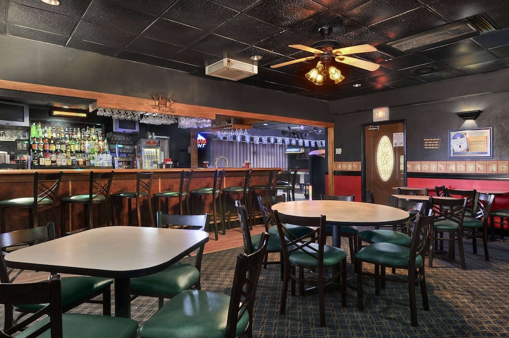 Days Inn by Wyndham Forrest City - photo 13