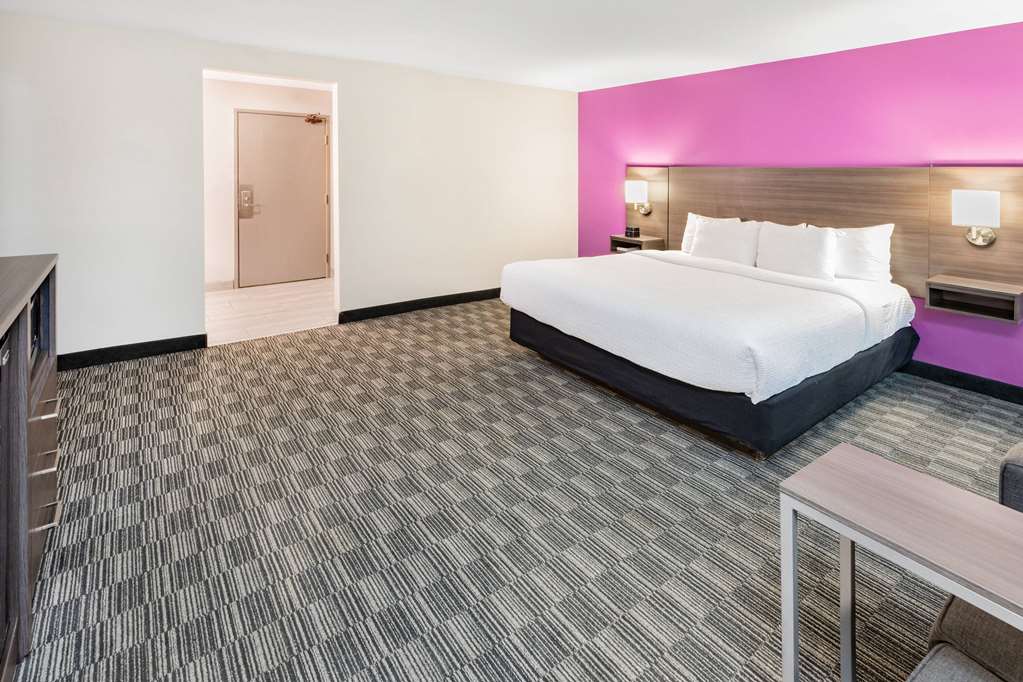 La Quinta Inn & Suites by Wyndham Houston Southwest - photo 15