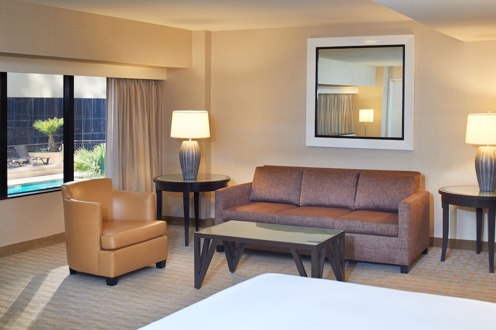 Hilton Los Angeles Airport - photo 10
