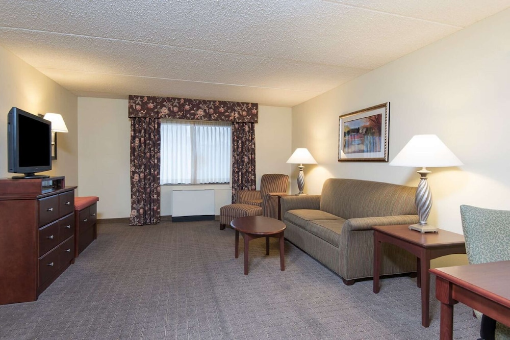 Hampton Inn Schenectady Downtown - photo 19