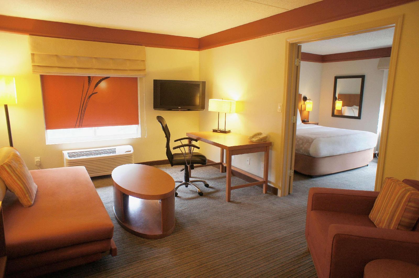 La Quinta Inn & Suites By Wyndham Memphis Primacy Parkway - photo 10
