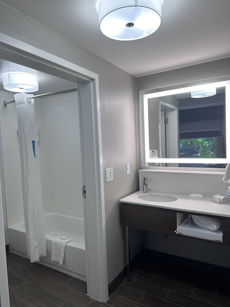 Hampton Inn & Suites Tallahassee I 10 Thomasville Road - photo 41
