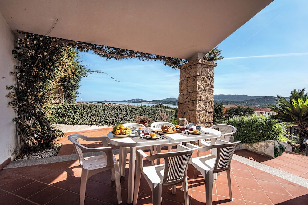 Villa Laura — 4-Star Luxury Hotel in Arzachena, Italy