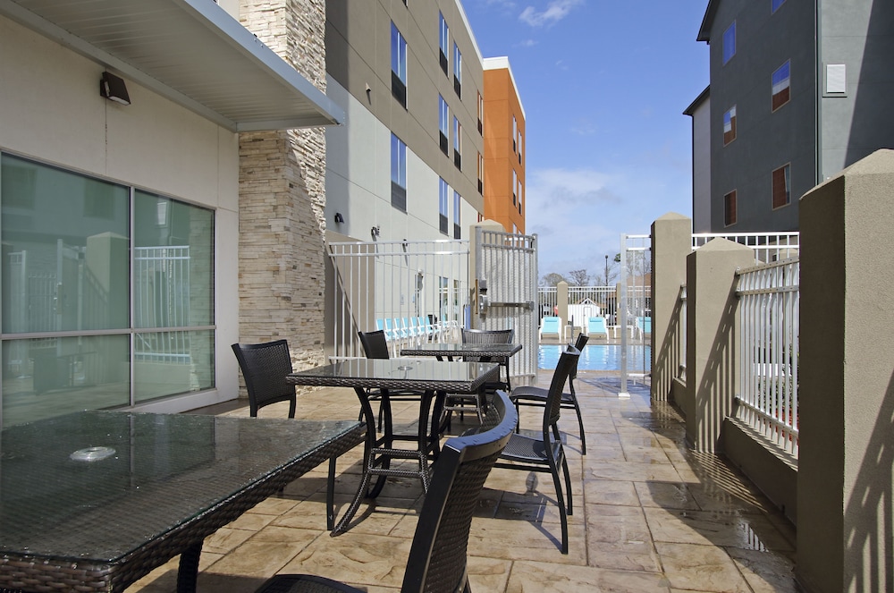 Holiday Inn Express & Suites Lake Charles South Casino Area by IHG - photo 76